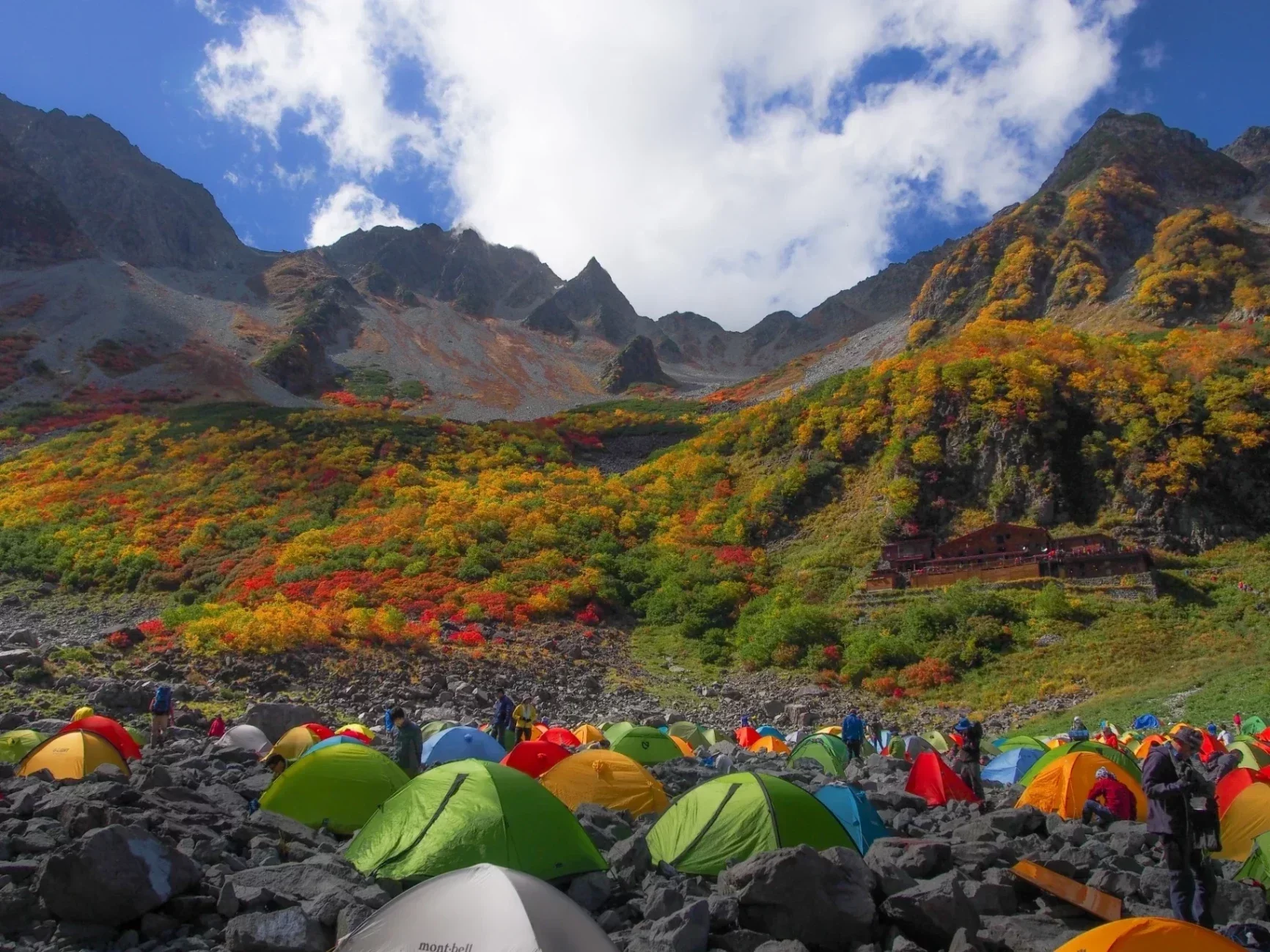 【テント泊登山】テントの設営&撤収の手順とポイントを徹底解説｜ハウツー・ヒント｜山のコト｜登山・トレラン・山スキーマガジン「山旅旅」