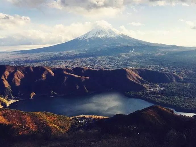 鬼ケ岳から見る 富士山と西湖