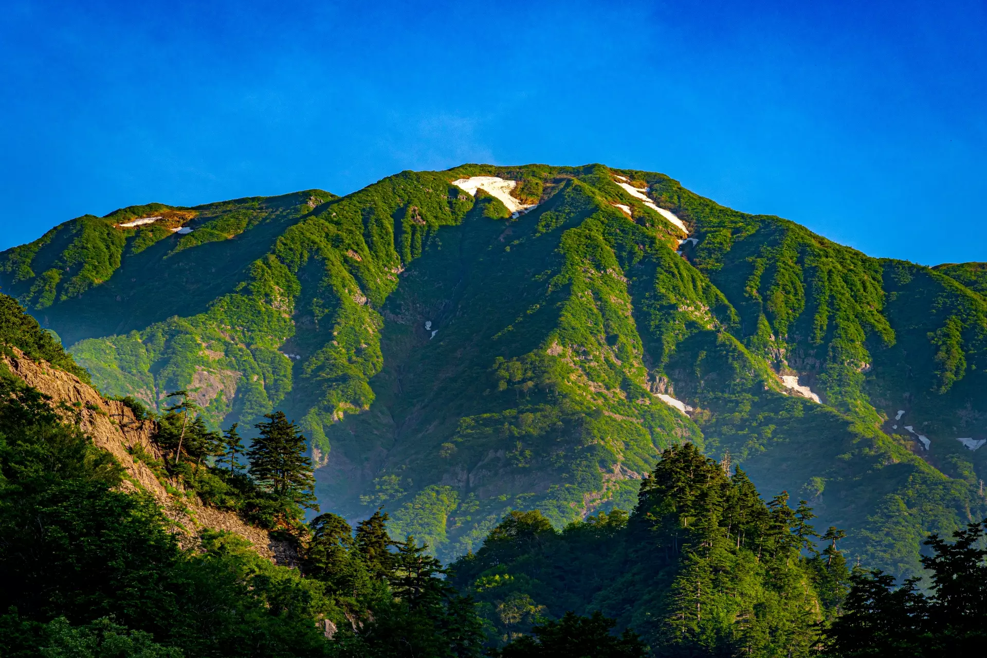 【日帰り登山】浅草岳｜稜線美の絶景と花が見たい！難易度別ルート＆登山口アクセス各種情報
