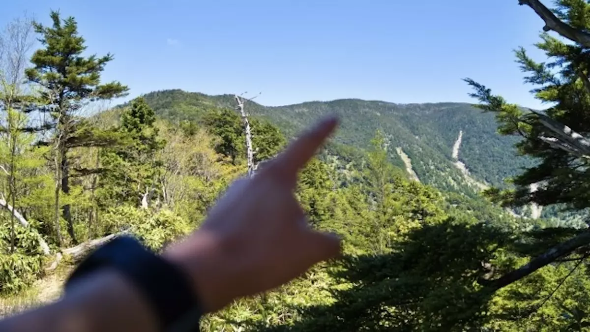 神坂峠ルートから見た恵那山の全景