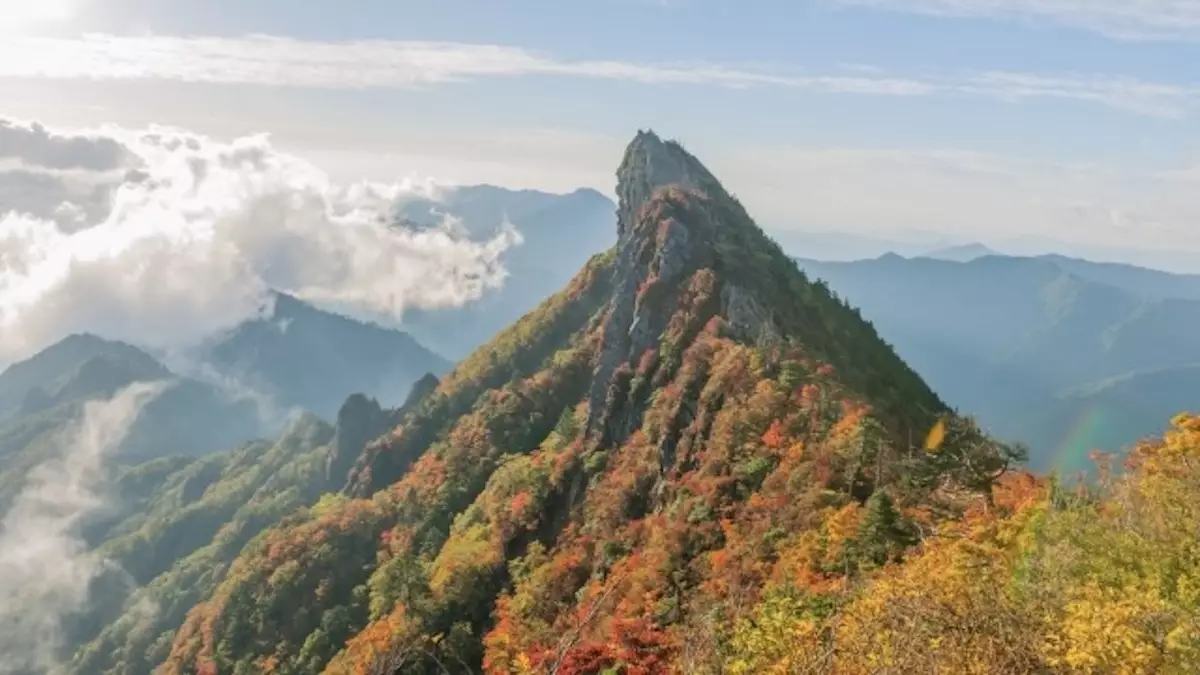 四国と中国地方の日本百名山の石鎚山の紅葉