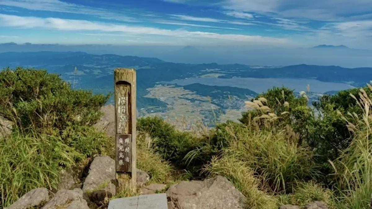 九州の日本百名山開聞岳山頂からの眺望
