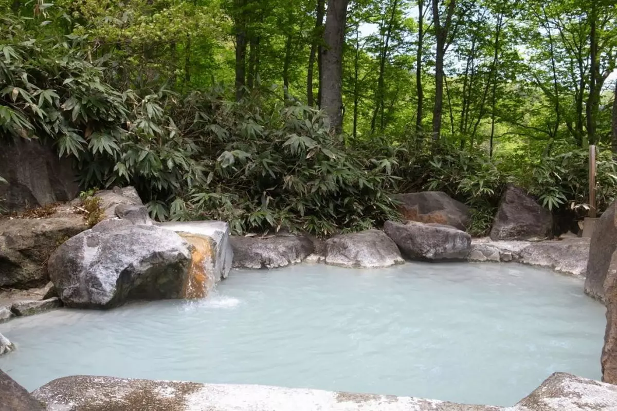 燕温泉の露天風呂