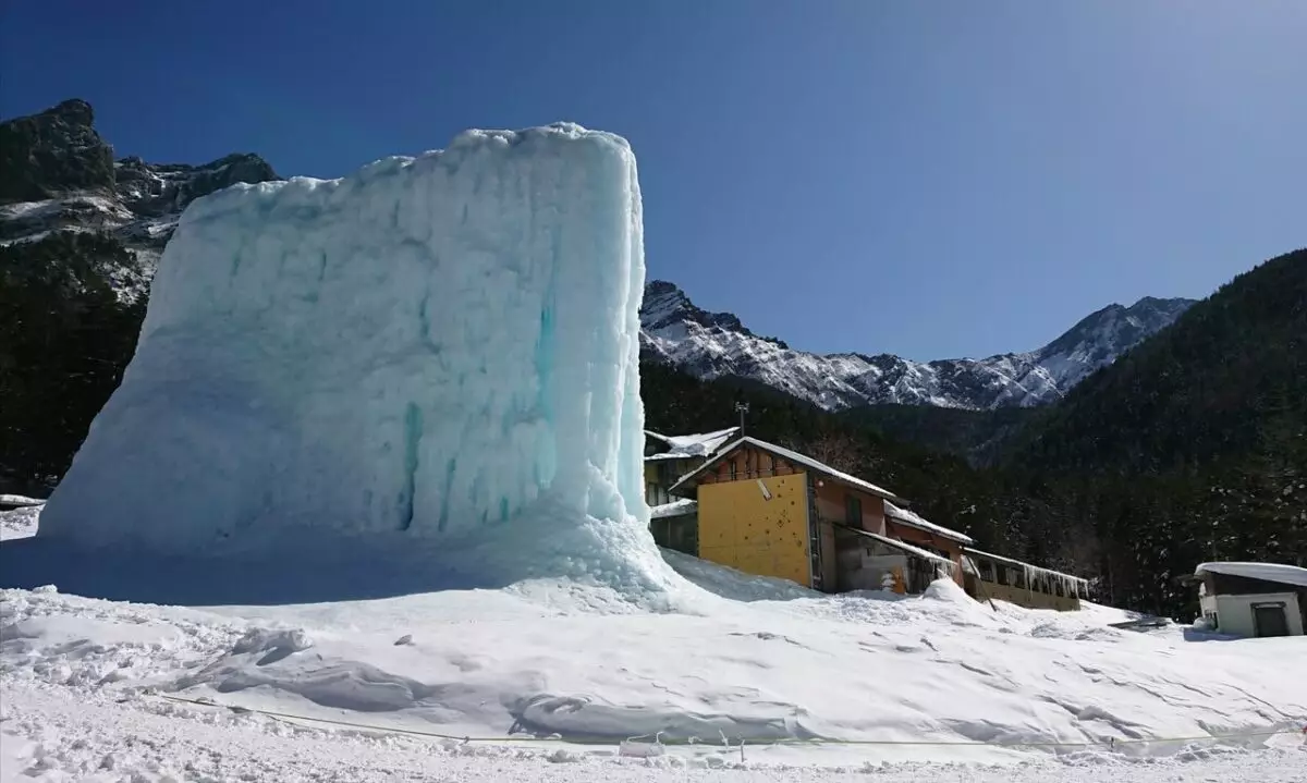 赤岳鉱泉の人口氷瀑
