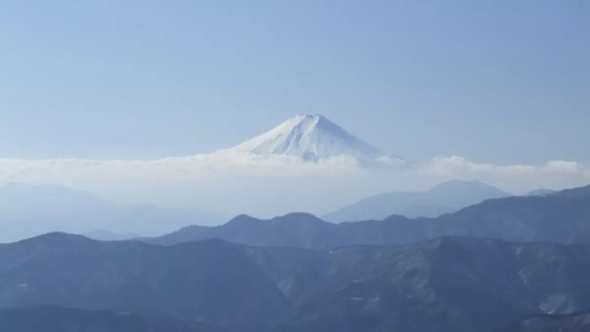 奥多摩　登山　鷹ノ巣山から見た富士山