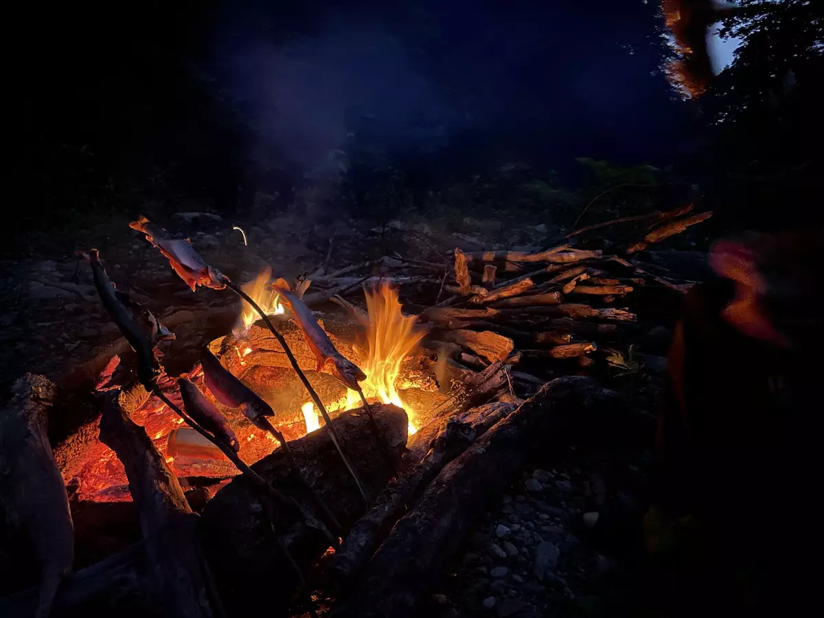 キャンプでファイヤースターターを使うことで、焚き火をすることの楽しみ