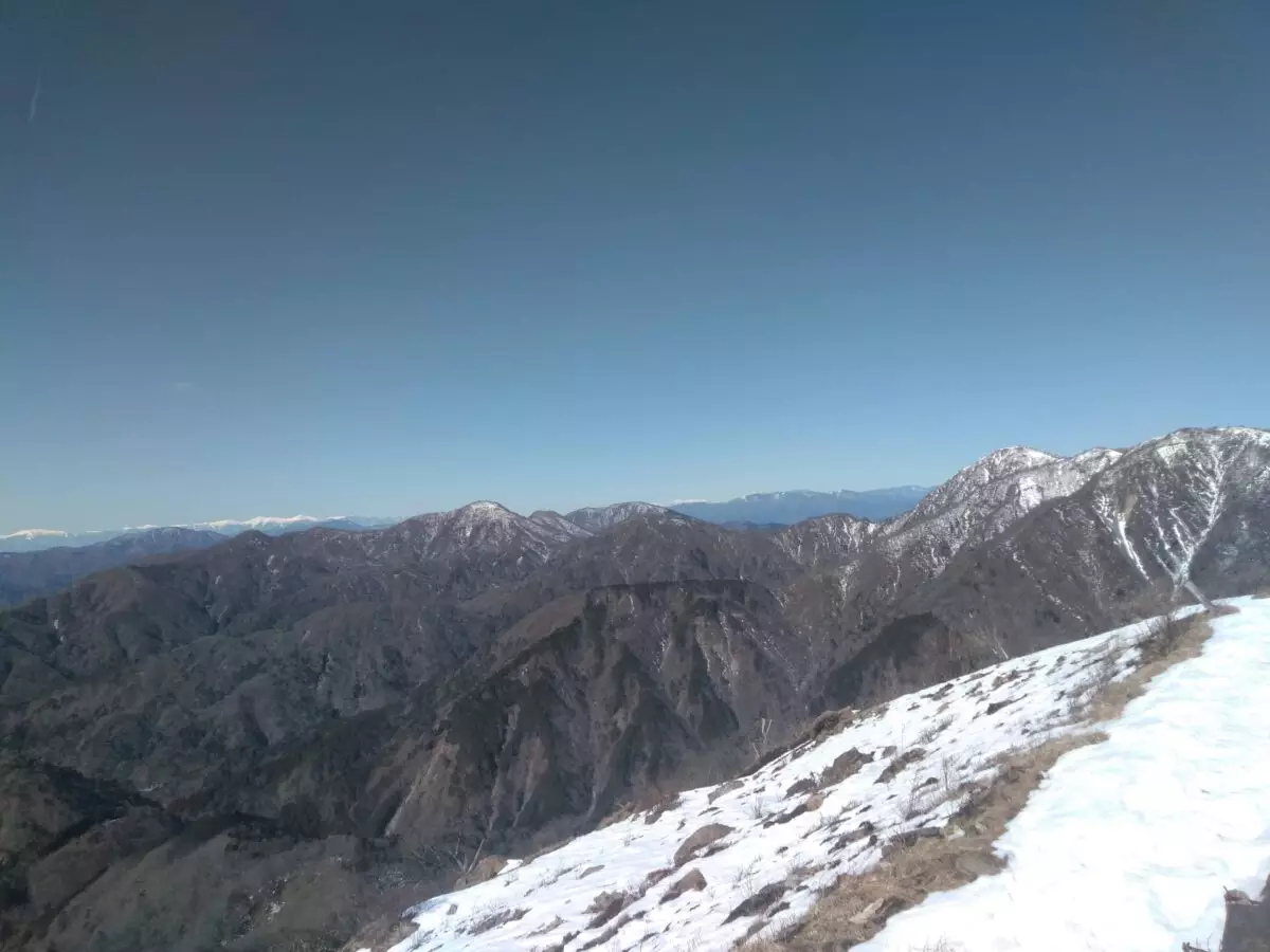 低山　おすすめ　塔ノ岳　山頂　丹沢主脈と南アルプス