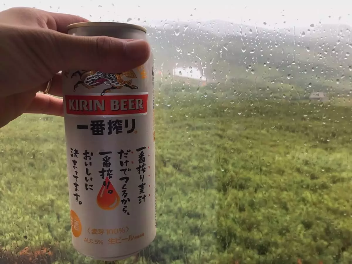 三俣山荘でビール