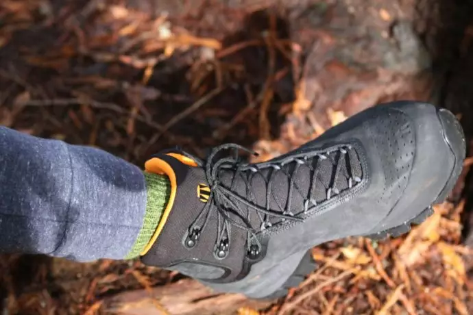 テクニカ登山靴 FORGE(フォージ)の熱形成でフィットさせるアッパー