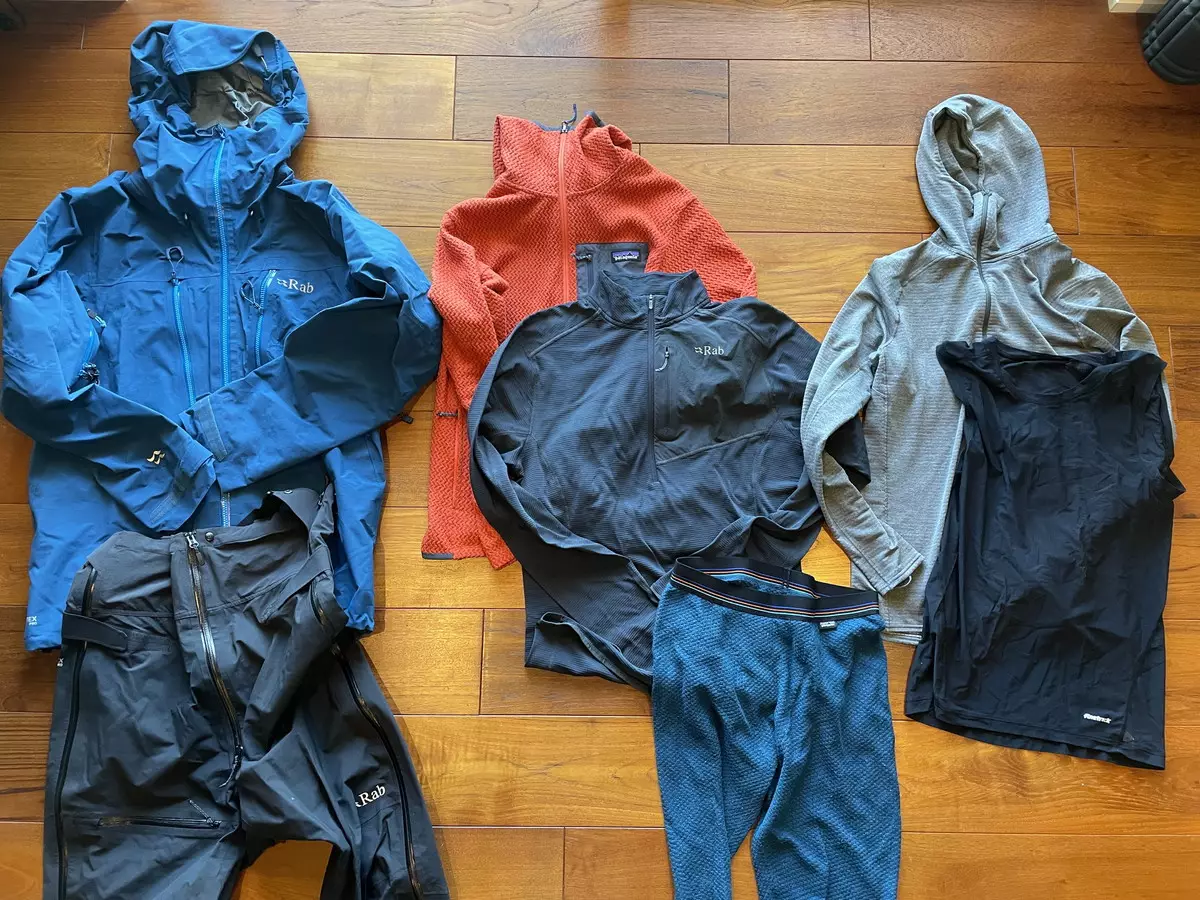 冬の低山登山の服装組み合わせ方法