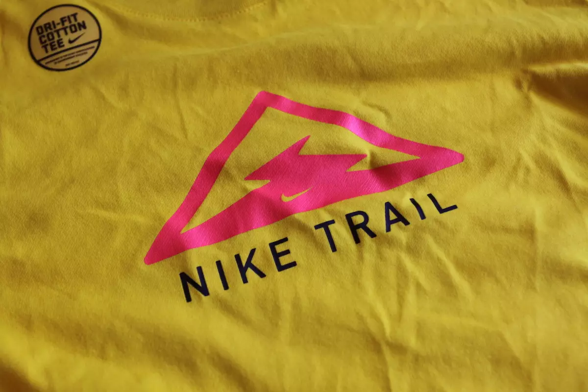 【レビュー】NIKE TRAIL Tシャツ-快適にランを楽しむ