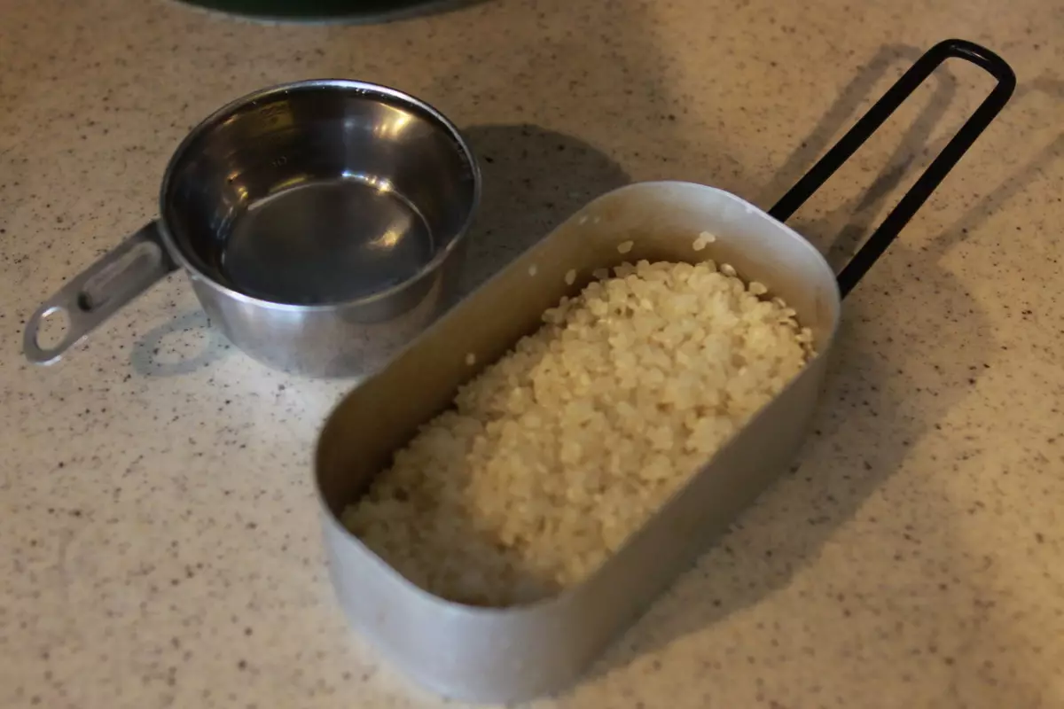 ダイソーメスティン　ポイント　炊飯　お米にお水を吸わせる