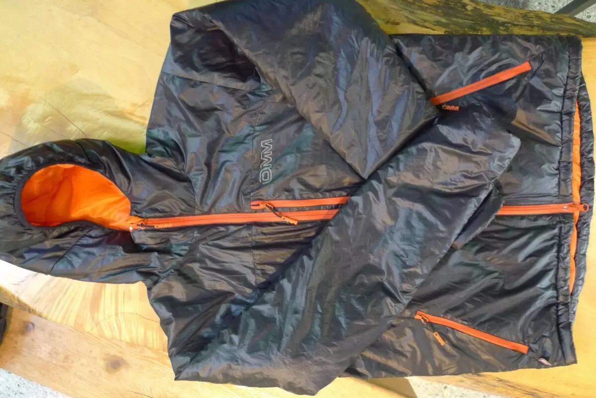 【レビュー】OMMマウンテンレイドフードジャケット-寝袋になるジャケット