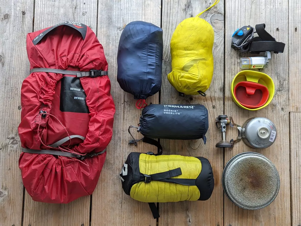 テント泊登山で必要なシーズン別の装備と選び方