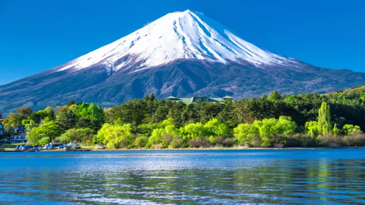 【富士山登山】初心者も安全に！難易度別ルート紹介と日帰りツアースポット