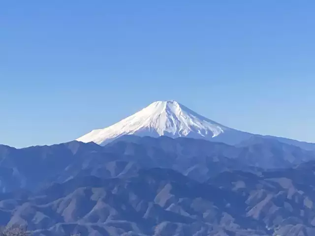 【関東】富士山がきれいに見える低山12選！東京から日帰りで冬の絶景を見に行こう！