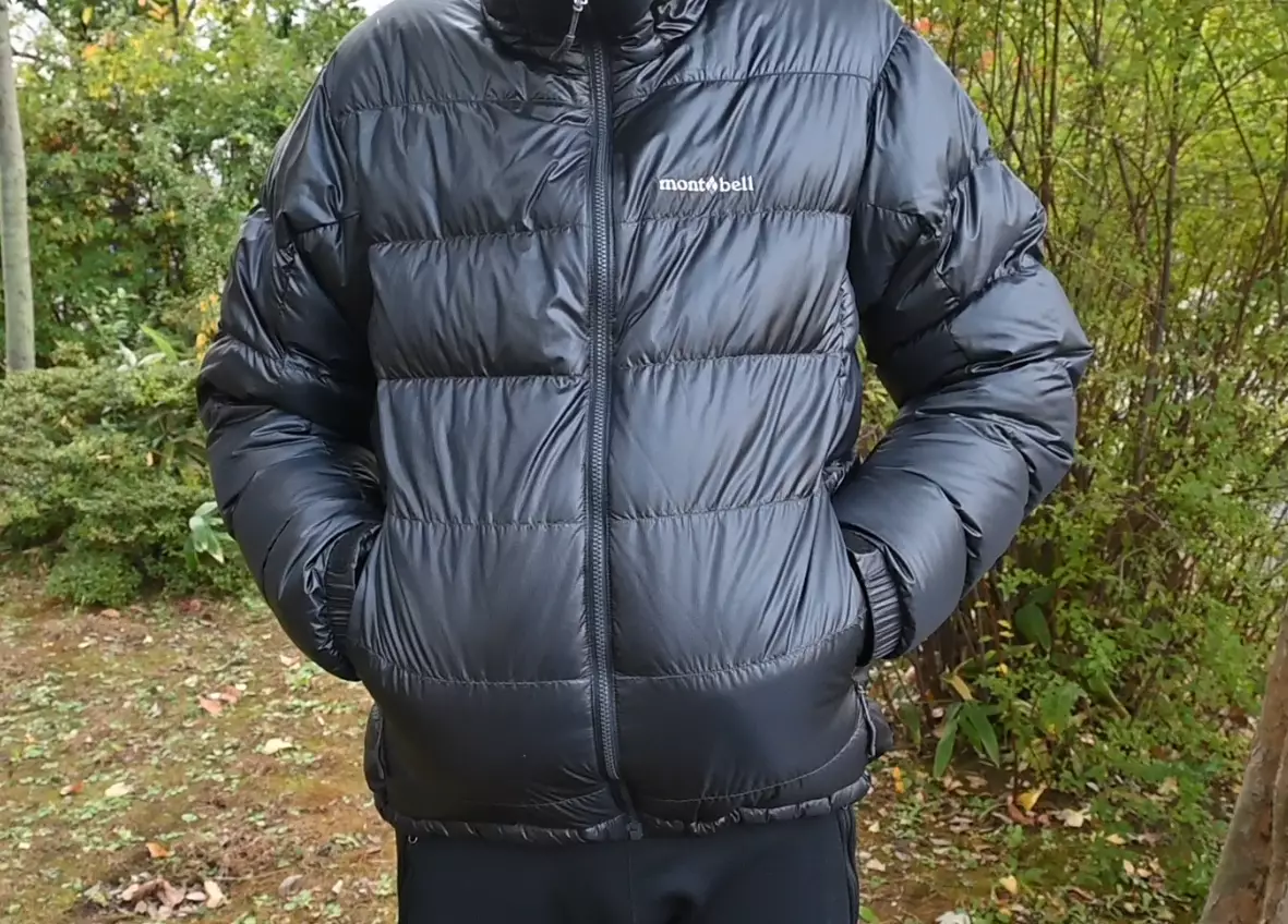 冬季登山に対応する温かなダウンジャケット-モンベル