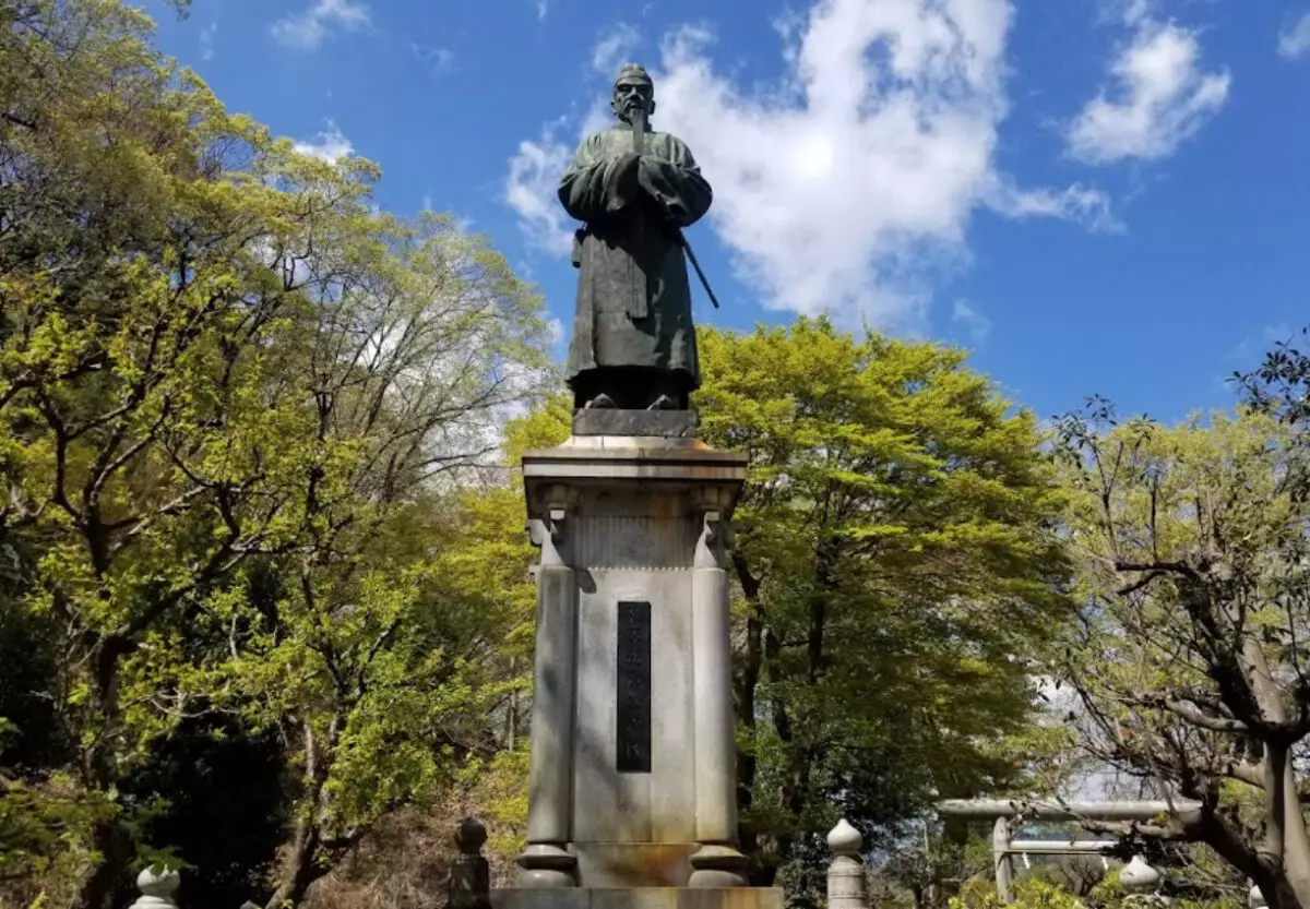おすすめ立ち寄りスポット-菅原道眞公の銅像