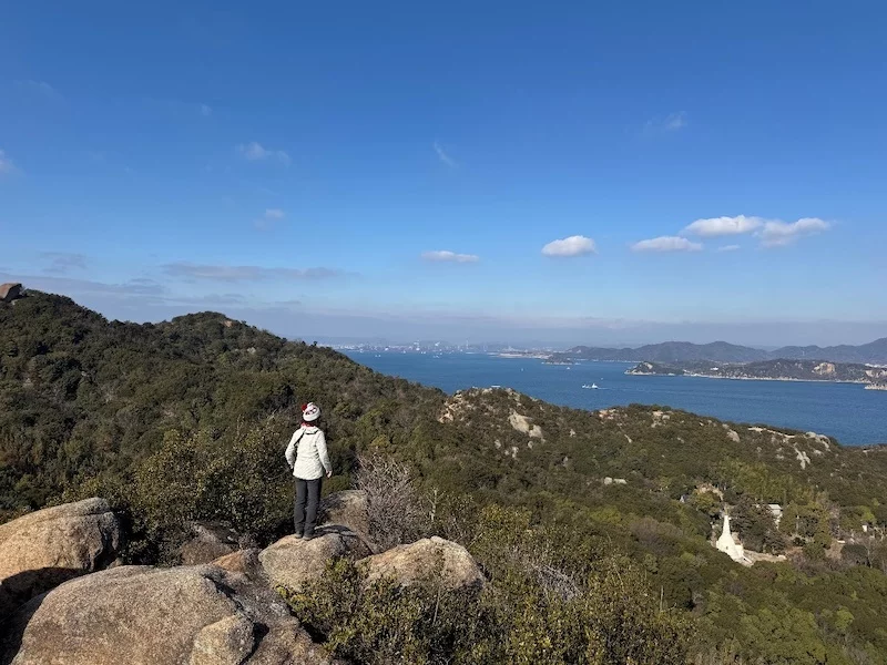 冬の山遊び【ネコまみれ・クラフトビール天国の島山】
六島（むしま）岡山県/笠岡諸島/大石山　185ｍ