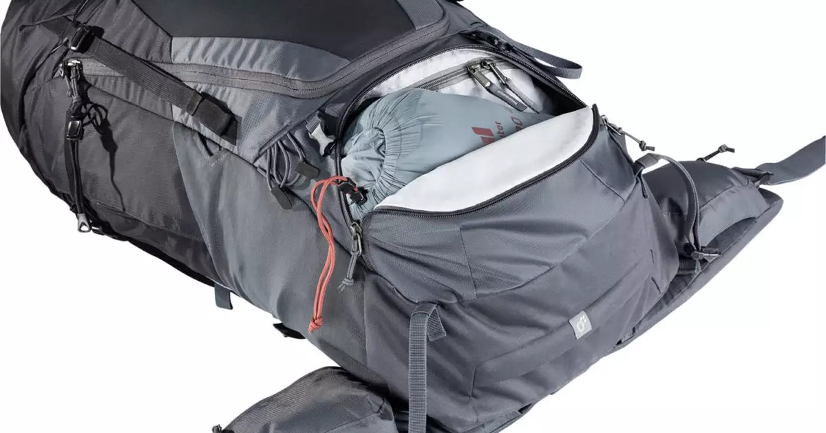 登山用50Lザックです。テント泊用で購入。結局テント泊の気持ちが薄れ 