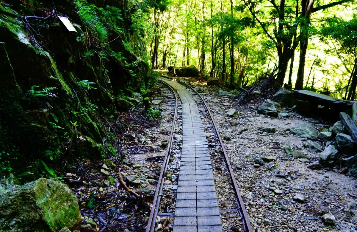 トロッコ道