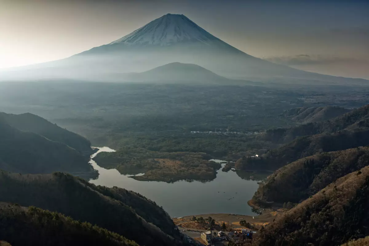 富士山と精進湖の大展望を楽しめる
